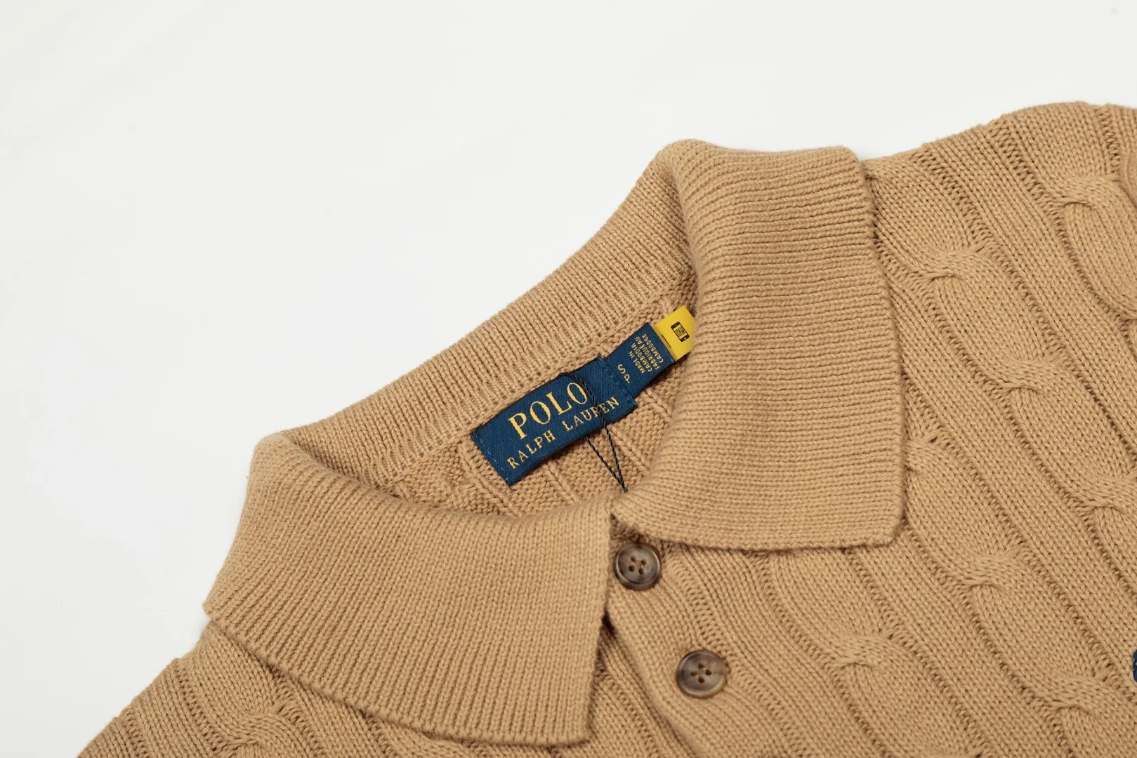 P250 Top quality" Style number: DS862# (not off the shelves all year round) [Ralph Lauren autumn and winter solid color pony embroidery logo knitted POLO lapel sweater] ✅Ralph Lauren Ralph Lauren classic basic lapel POLO same style knitted autumn and winter sweater for men and women ✅Main supplier platform live broadcast Wholesale entity Replenish when out of stock Not off the shelf ✅ZP quality 1:1 version Scan the code to enter the GF website Counter quality ✅Details and quality The only one in Guangzhou Imported high-quality cotton yarn, focusing on high-end, cost-effective, good quality needless to say ✅The version is restored to the original order, the maximum size can be worn up to 190 pounds, loose, comfortable and stress-free ✅The upper body is simple and easy to match, a must-have for men ootd, good-looking clothes are never picky, a must-have recommendation for couples' wardrobes Size: S-XL Color: Black White Gray Khaki Navy Blue White Label Navy Blue Red Label